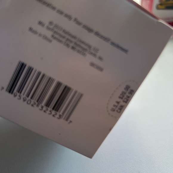 Hallmark NEW Collectible Holiday ornament 2013 In the Christmas window store - Picture 4 of 8